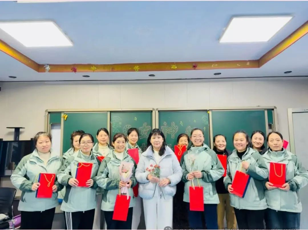 一禾焦东幼儿园“三八”节主题活动